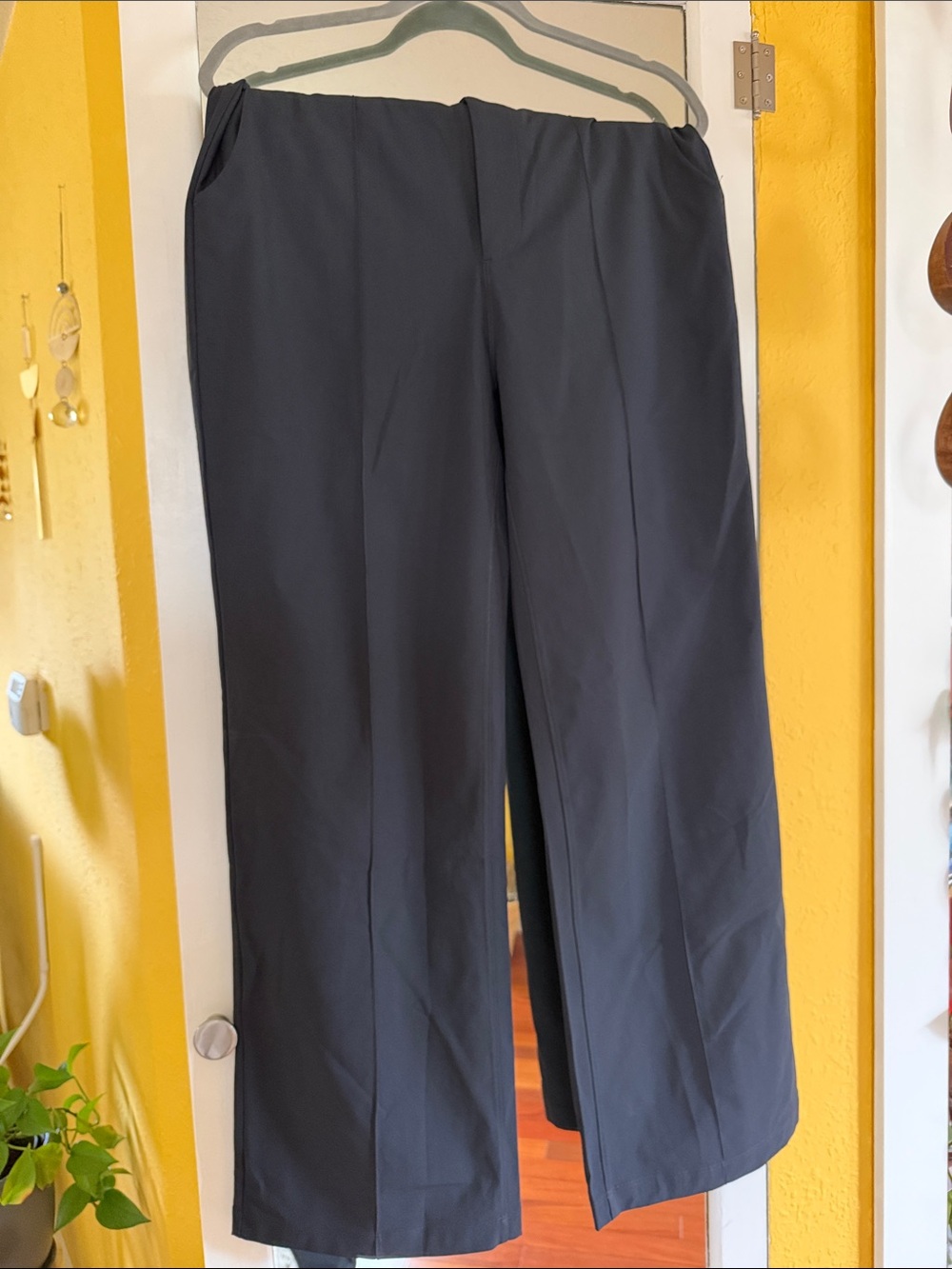 Never worn Vuori Meta Wide Leg Pants in Black